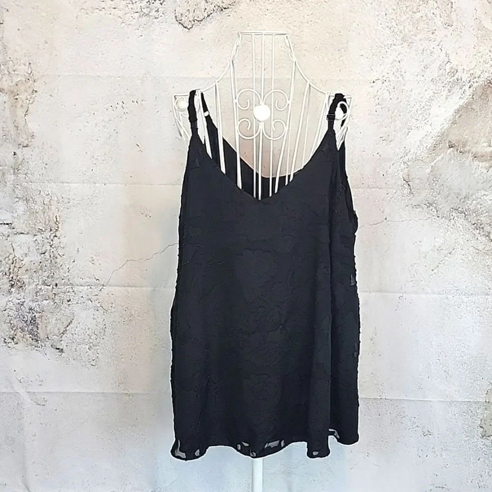 Torrid black floral embossed dressy tank Women's Size 2X